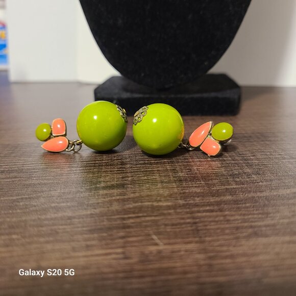 Unbranded Large Green Ball Vintage Stud Earrings Pre-Owned Statement Outdoors - Picture 4 of 5